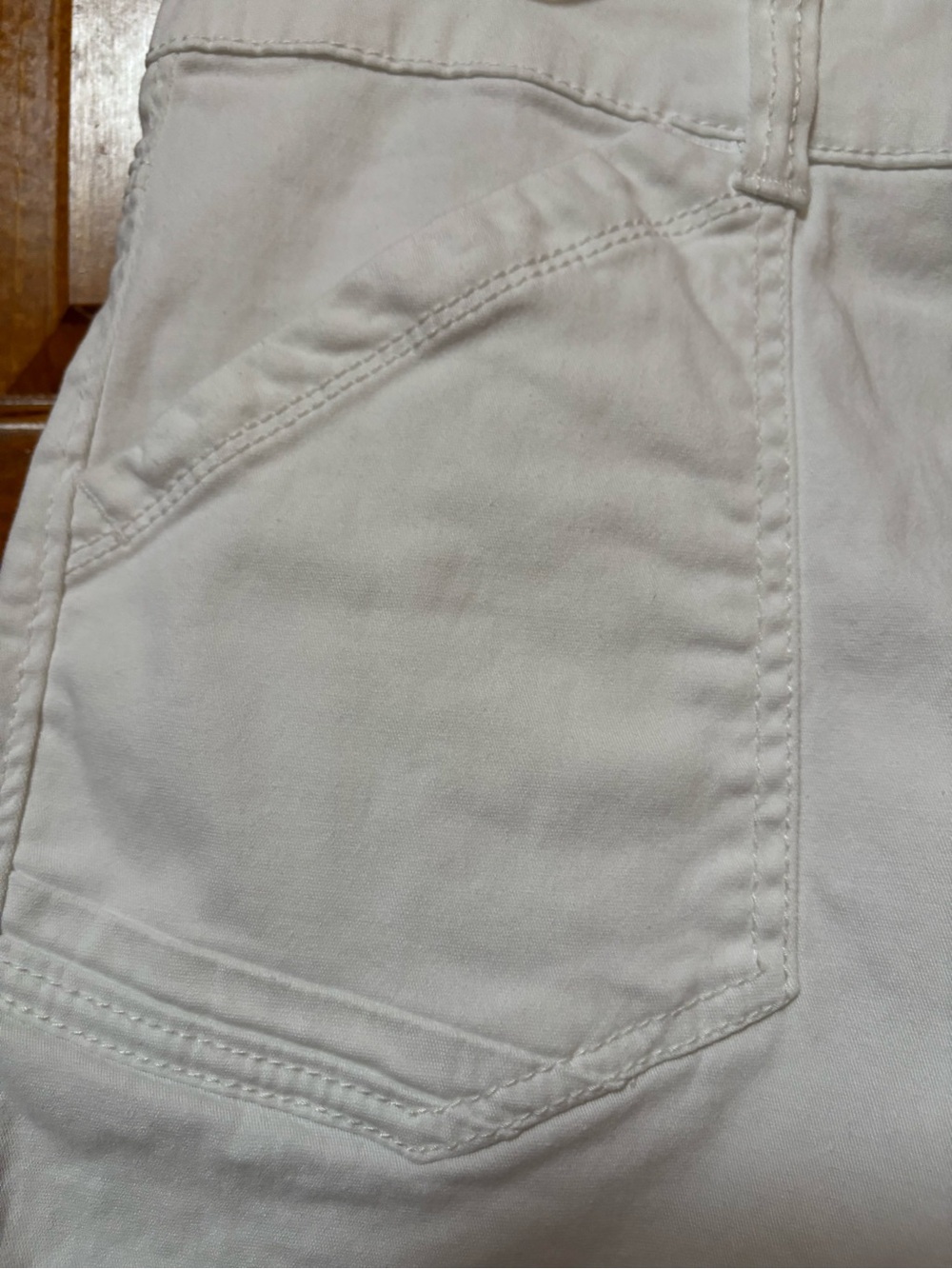 NWOT Supplies Casual Women's White Shorts with Pockets - Picture 2 of 4